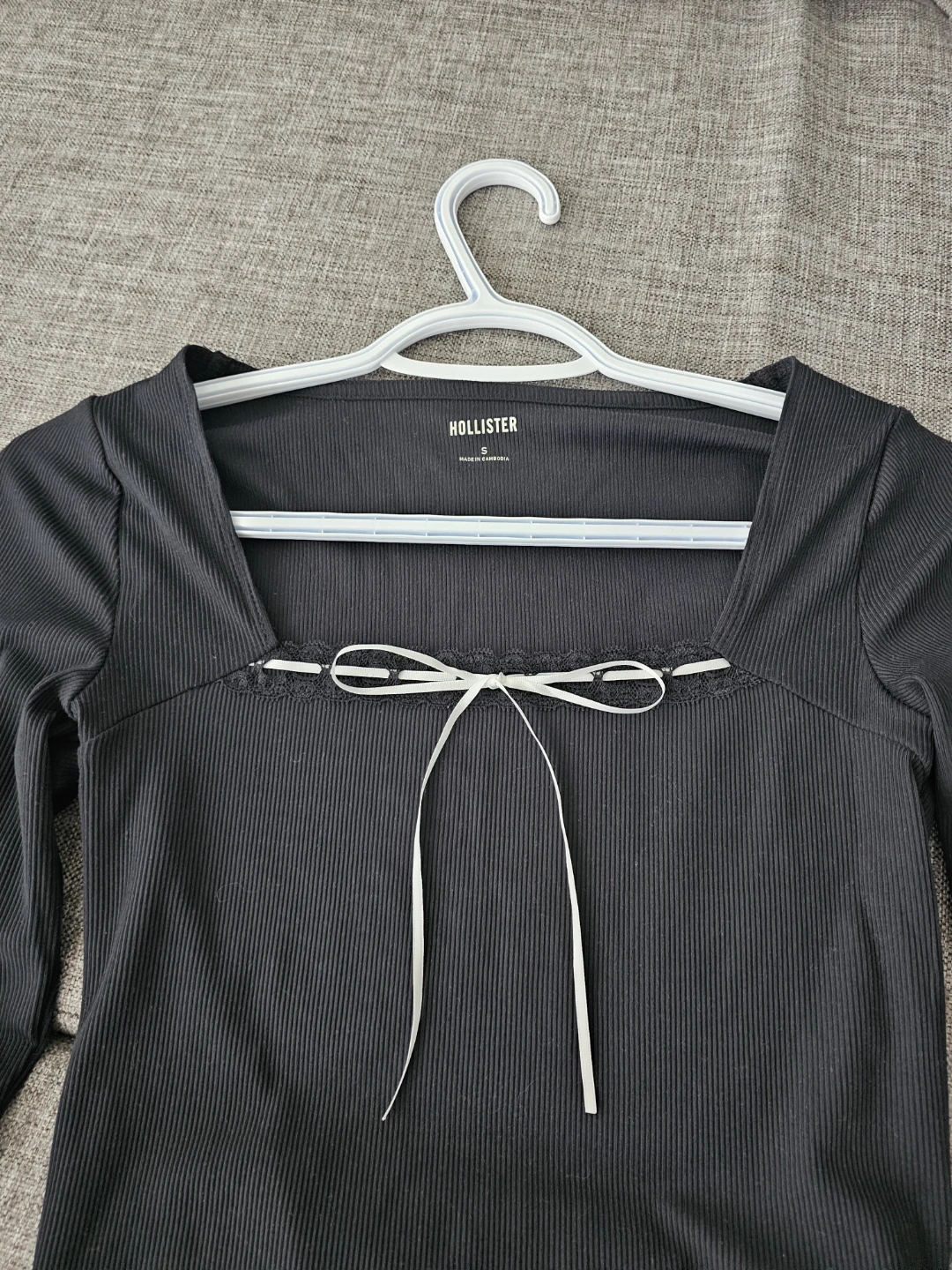 Hollister Black Ribbed Long Sleeve Top with Bow - Size S - photo 3