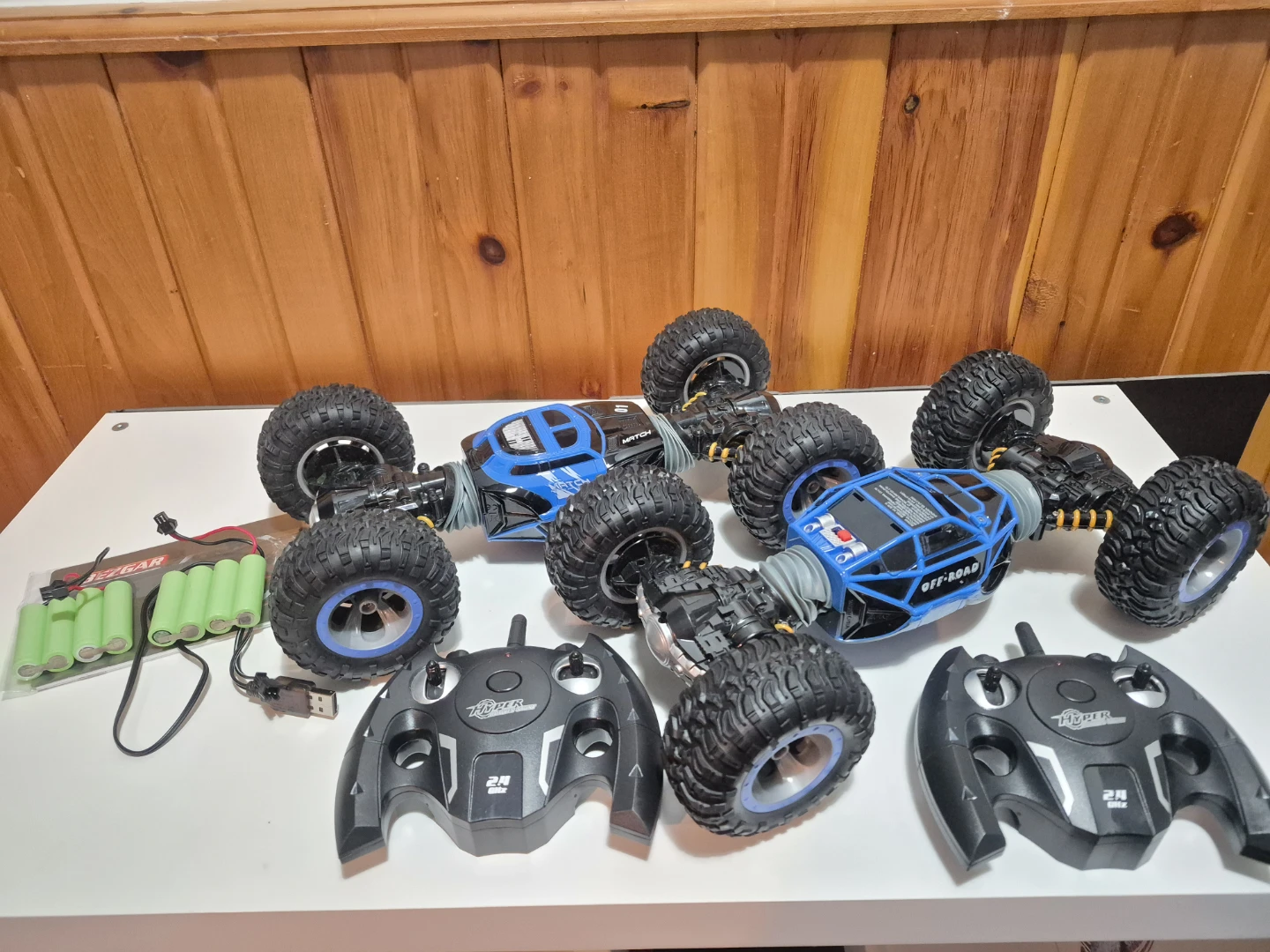 2x Hyper RC Off-Road Monster Trucks