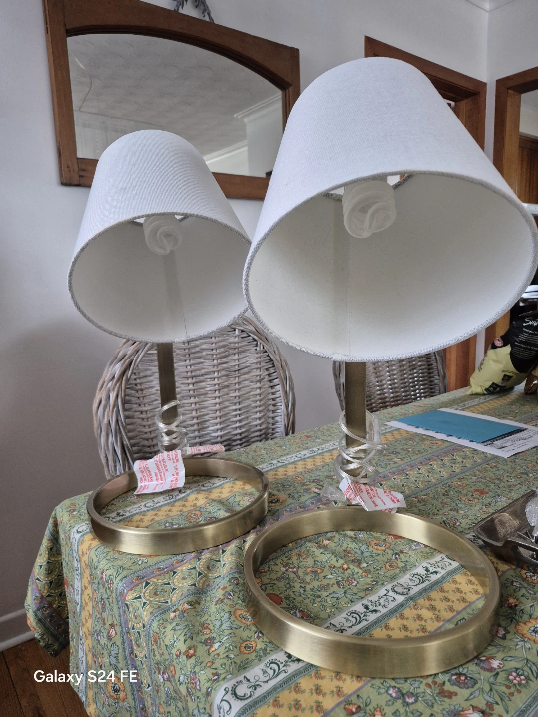 2 Brass Table Lamps with White Shades - photo 2