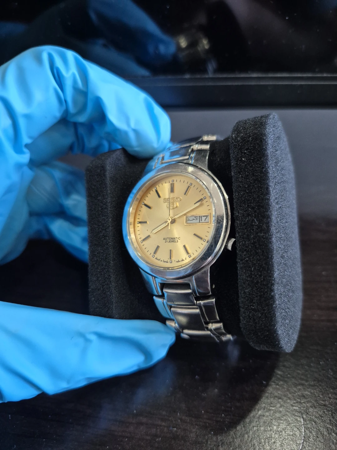 Vintage Seiko 5 Automatic Gold Dial Stainless Steel Watch - photo 4