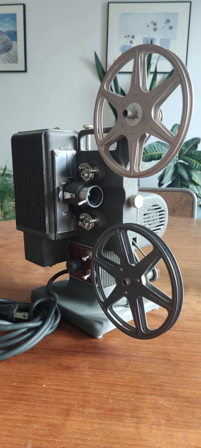 Kodascope Eight-33 Movie Projector - photo 2