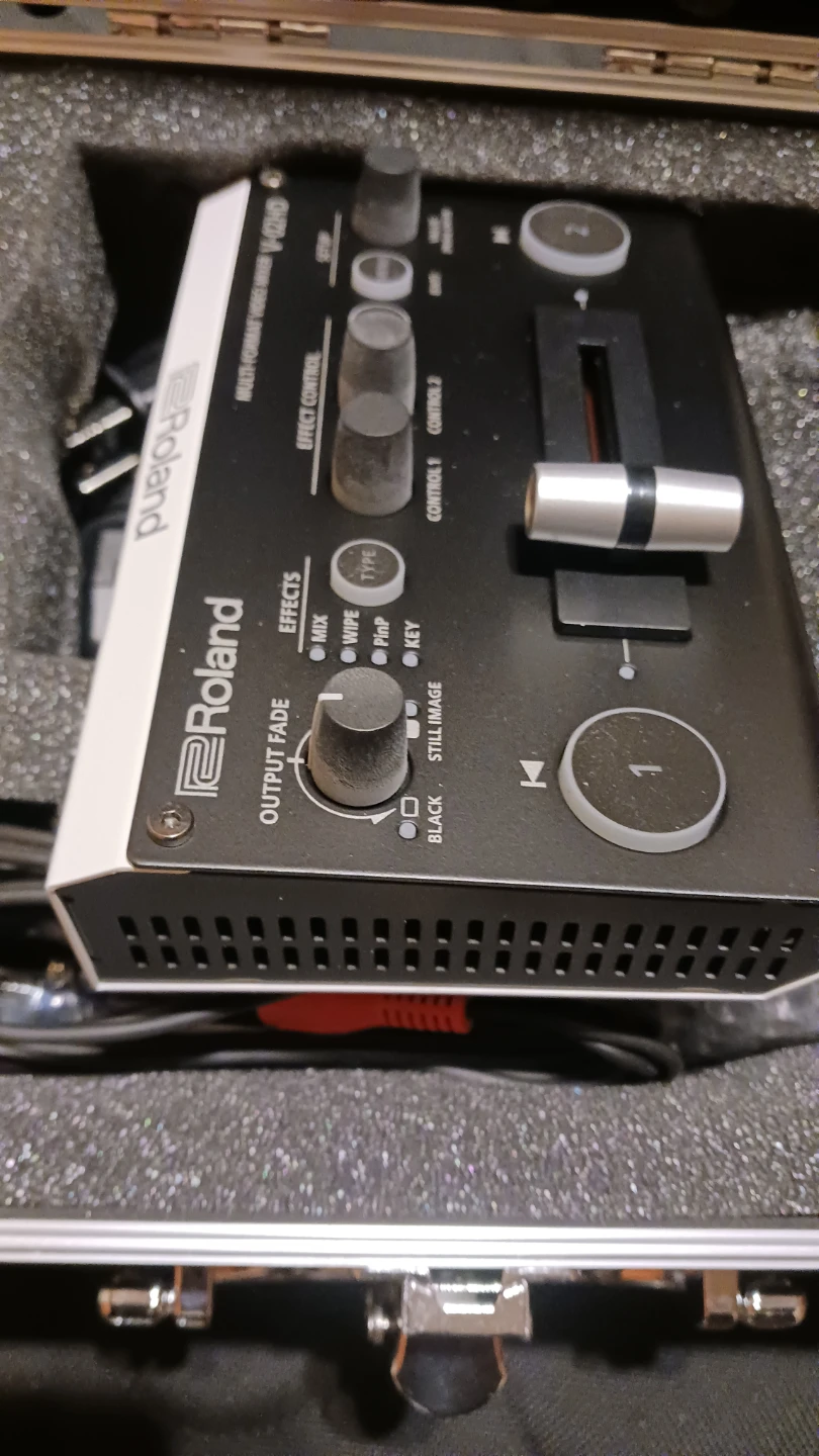 Roland V-02HD Multi-Format Video Mixer with Case - photo 4