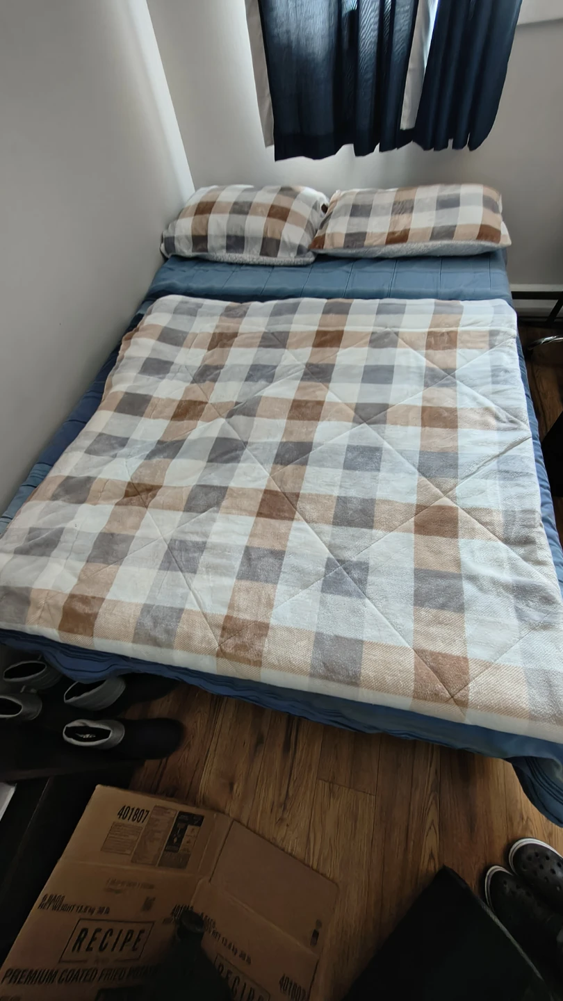 Full Size Bed and Mattress, comforter and pillows included - photo 2