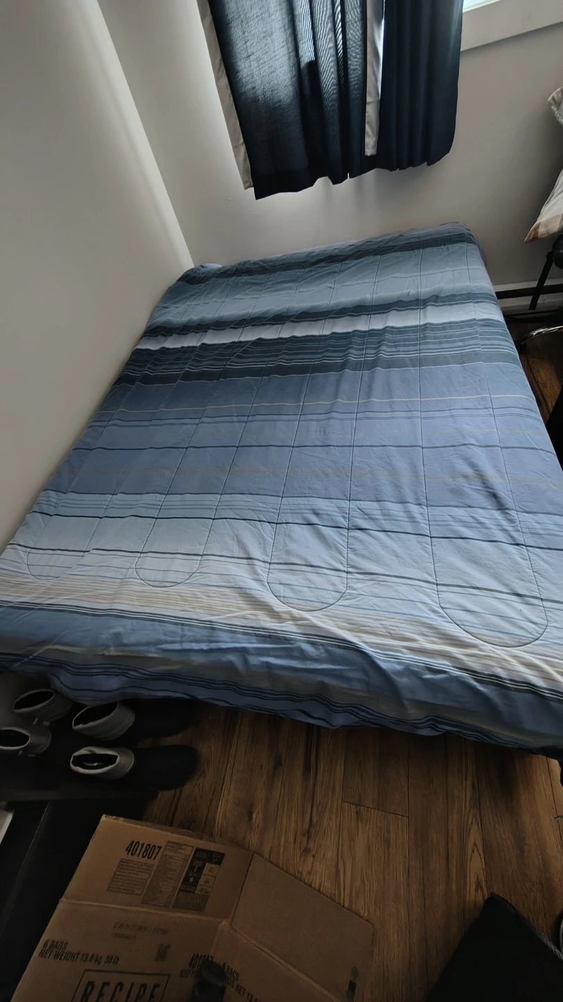 Full Size Bed and Mattress, comforter and pillows included - photo 3