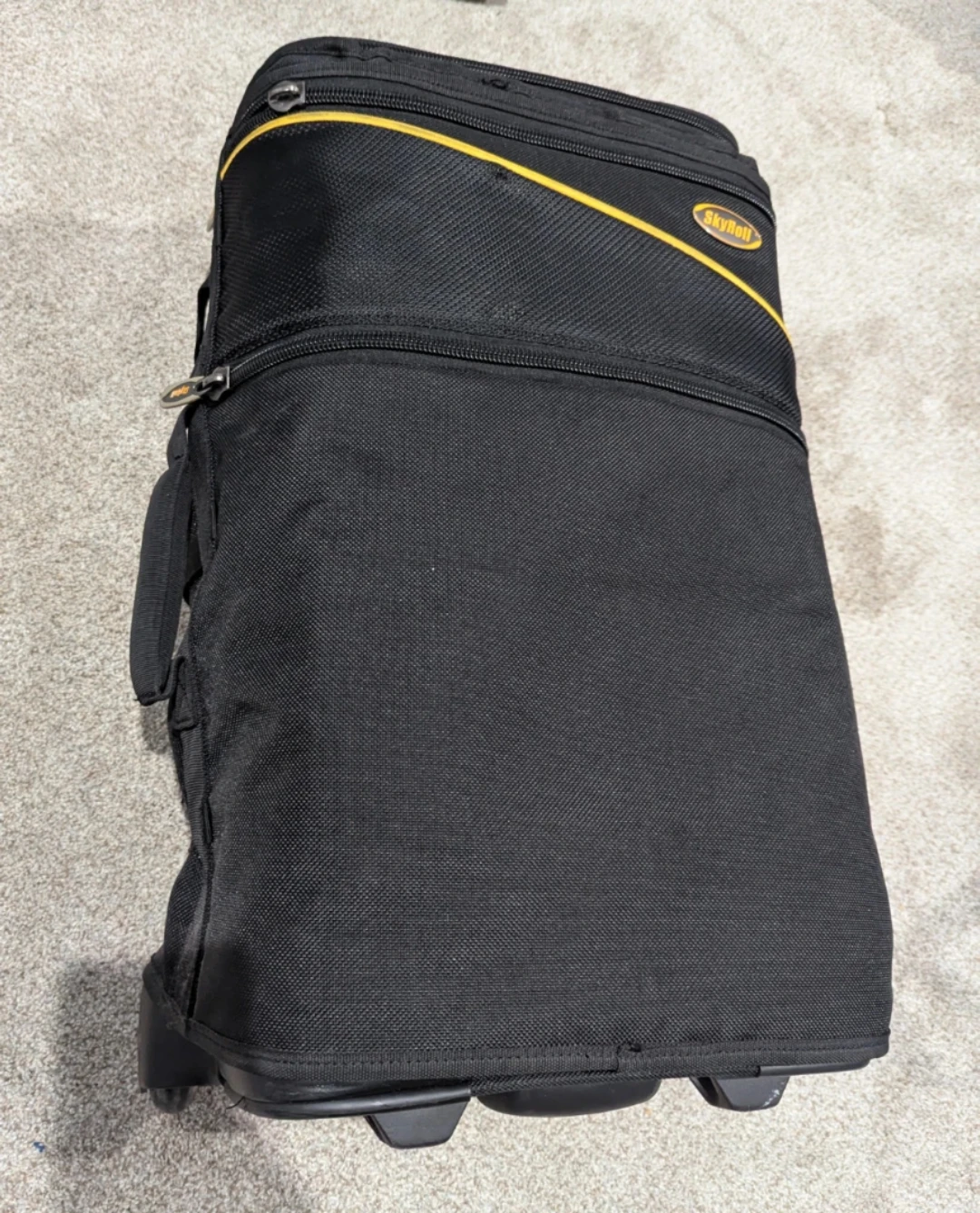 SkyRoll Black Rolling Luggage Bag - photo 2