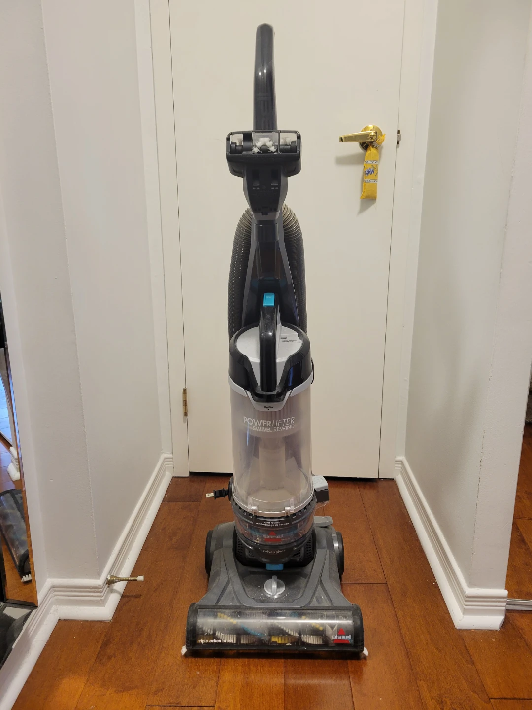Bissell Vacuum Cleaner - photo 2