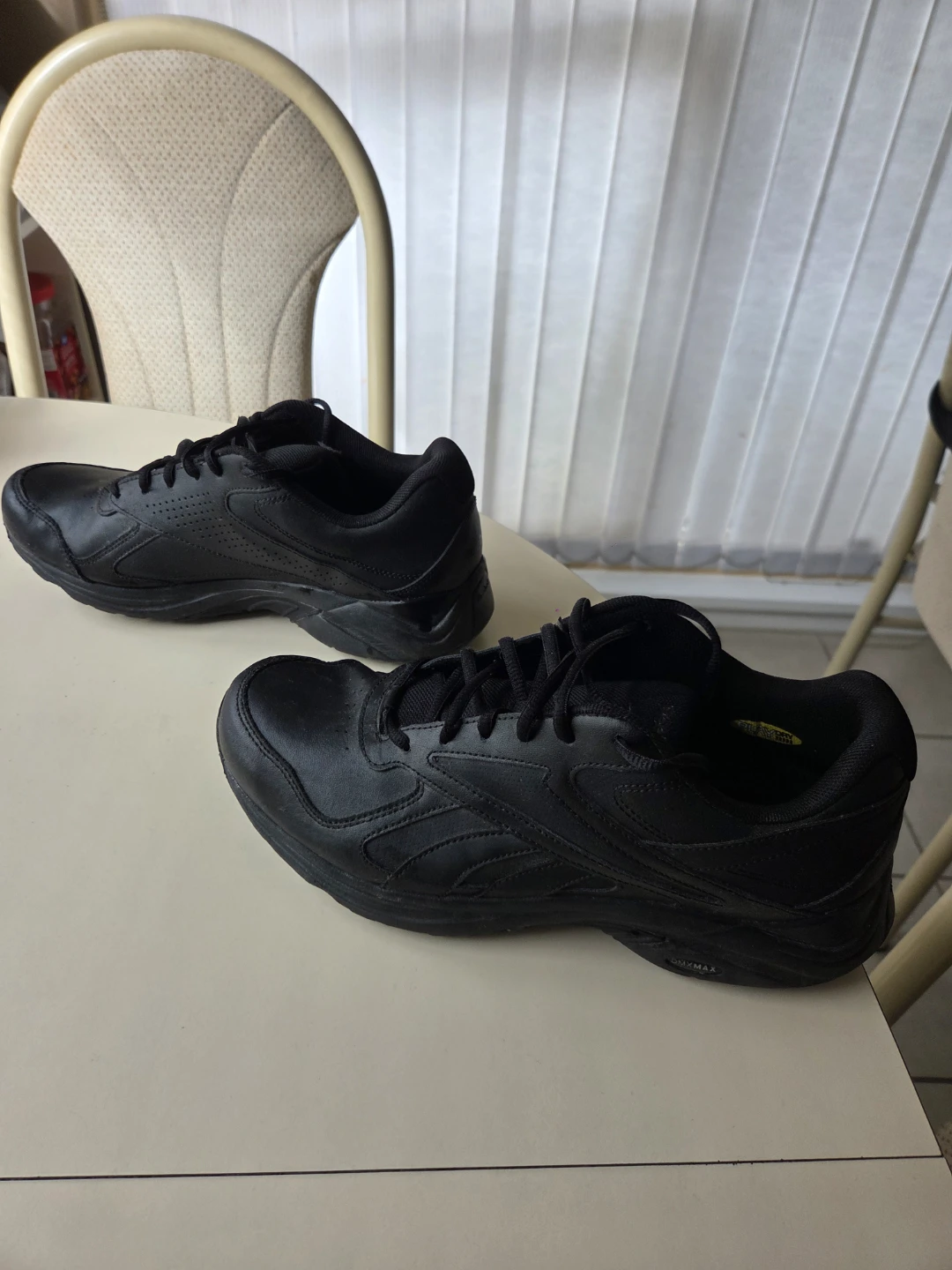 Reebok size 9.5 2E wide Duty Black Leather Work Shoes