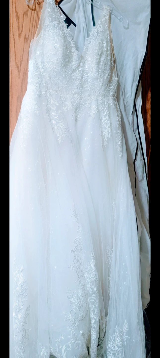 White Lace Wedding Dress with Veil - photo 2