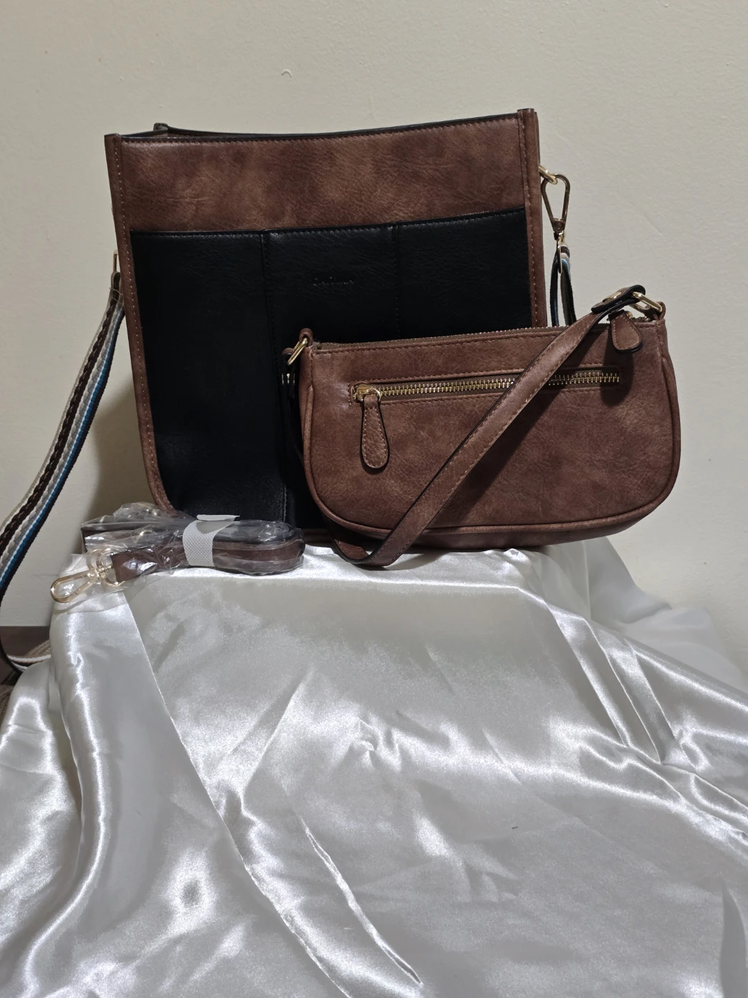 NWT Caitina 2-in-1 Crossbody Set -  Striped Strap - photo 2