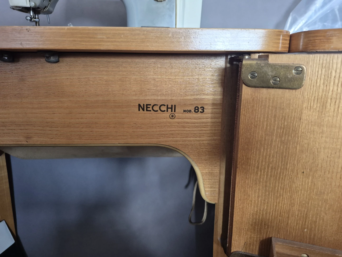 NECCHI Mod. 83 Sewing Machine with Table - photo 2