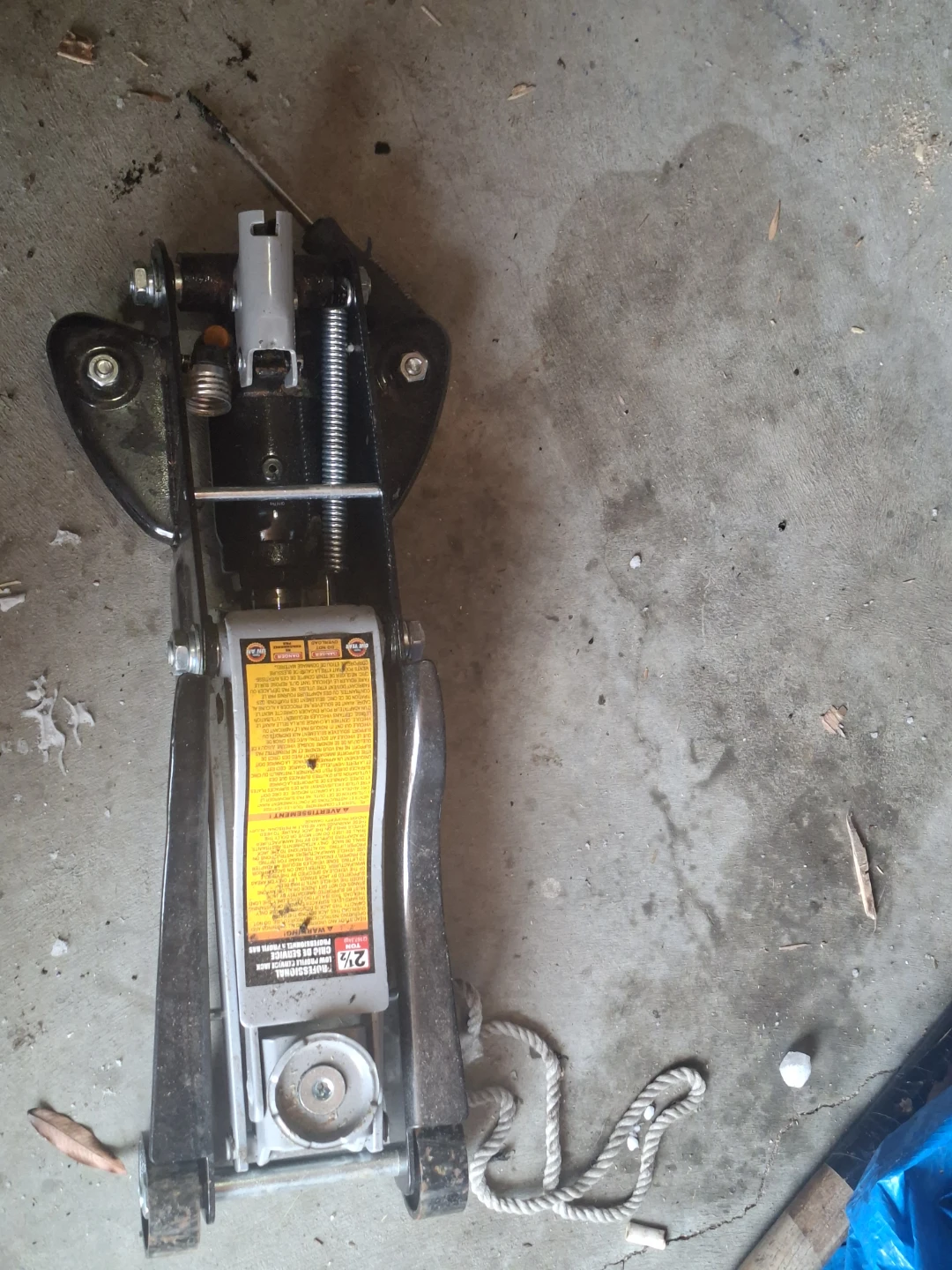 Pro-Lift 2 1/2 Ton Hydraulic Floor Jack