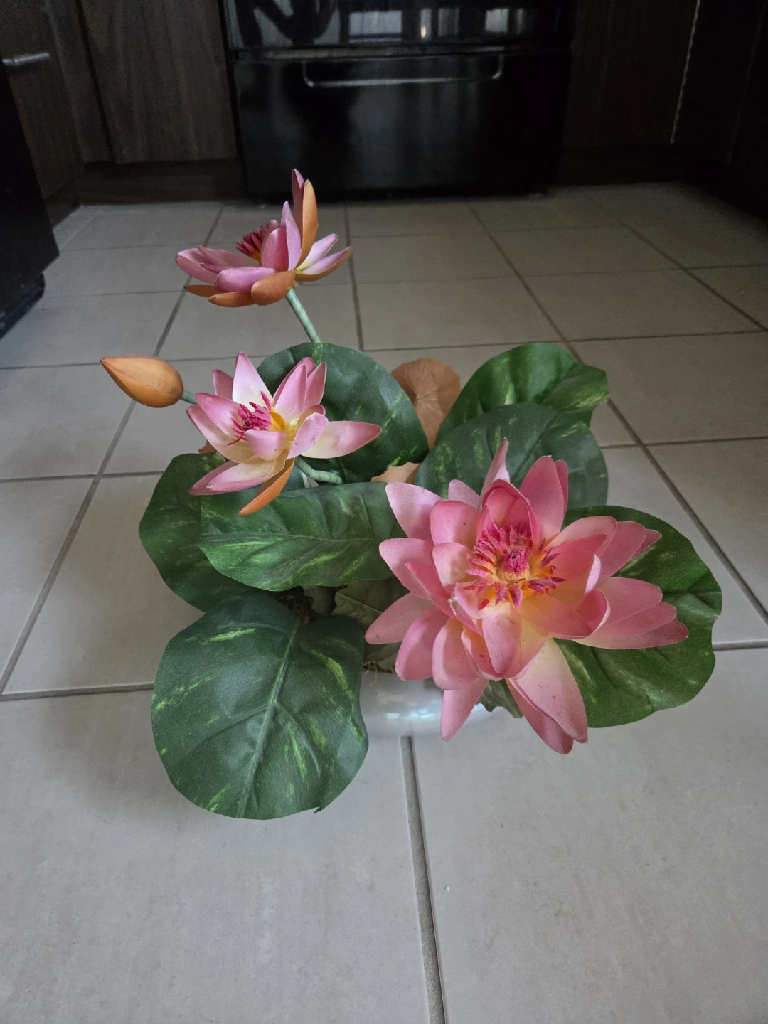 🧡 Artificial Water Lily Flower Arrangement