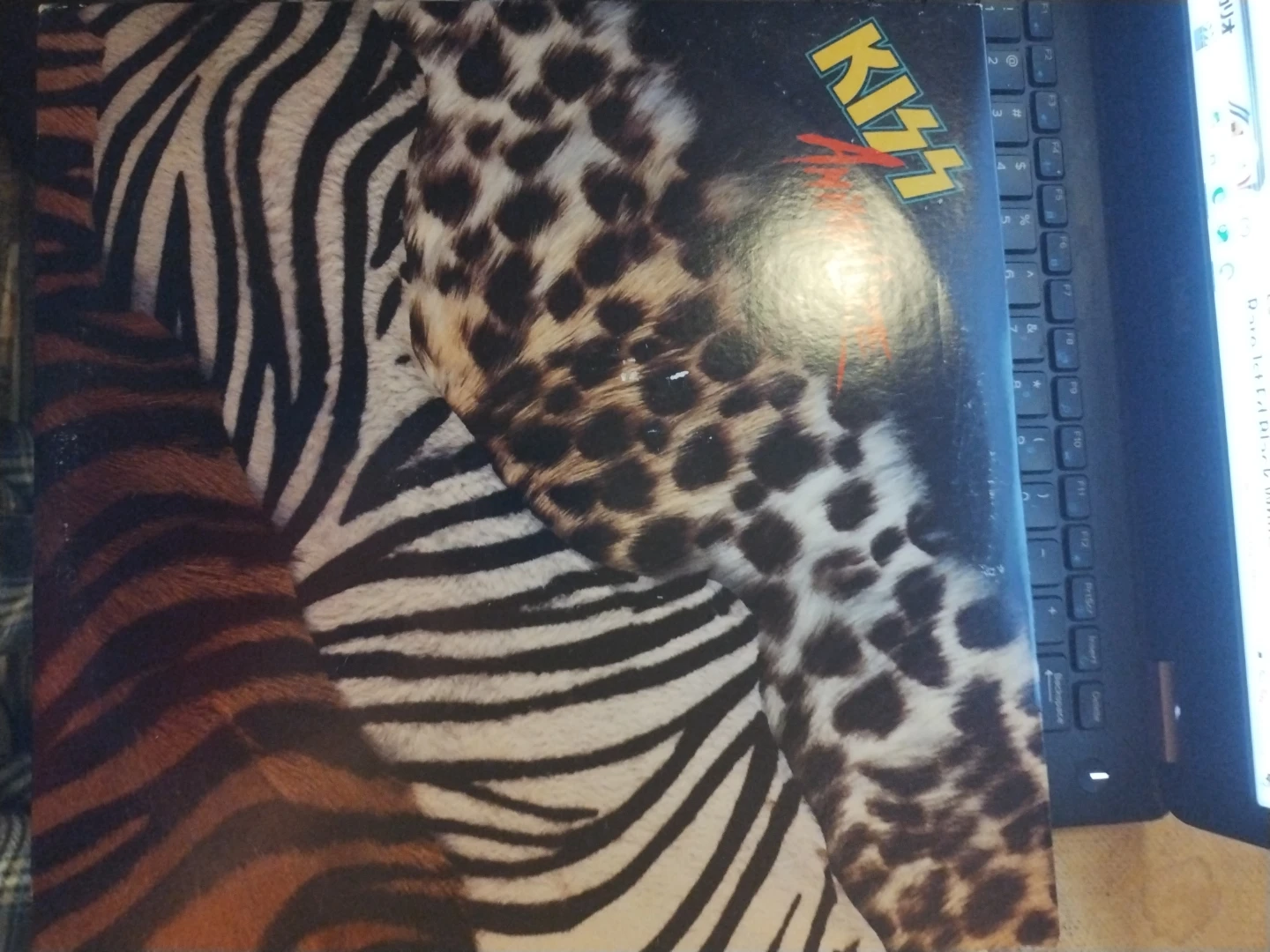 KISS "Animalize" Vinyl Record - photo 2