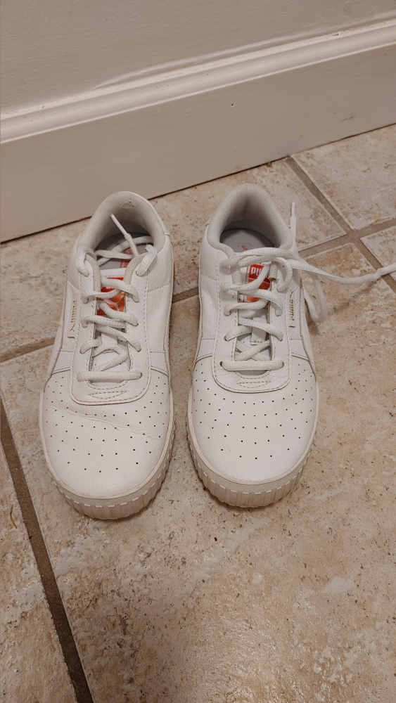 Puma Girls  White Sneakers size 3 - photo 2