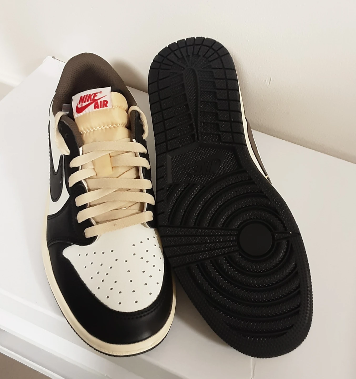 Brand new Men's Air Jordan 1 Retro Size 8,5 - photo 2