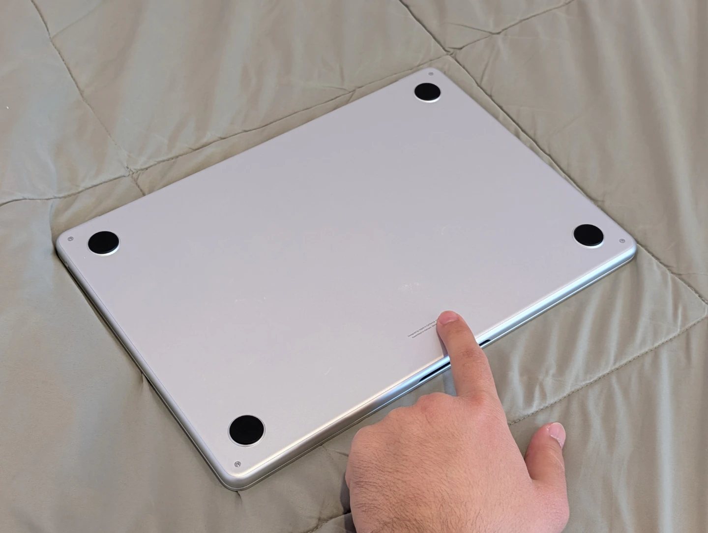 Silver MacBook Air M4 (2025 Model) - photo 3