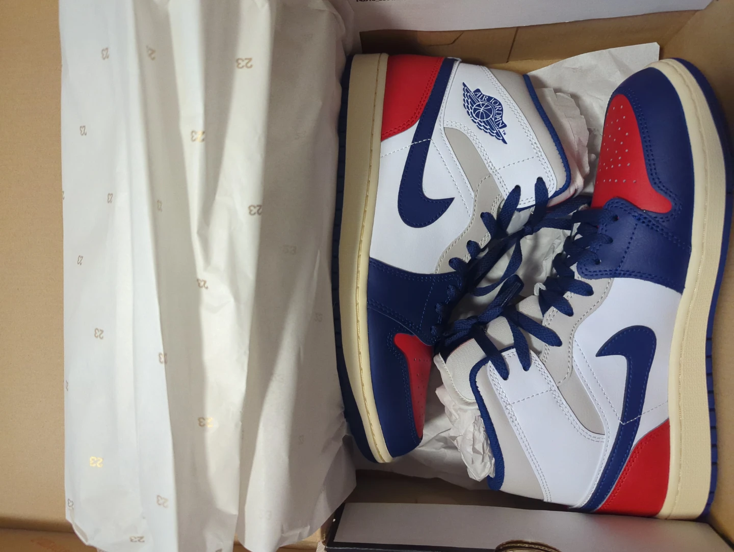 (BRAND NEW IN BOX) Jordan 1 Mid SE Royal Blue - photo 4