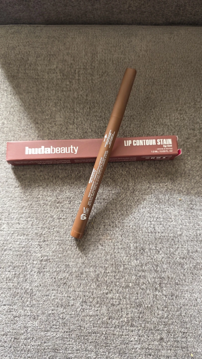 Pickup / 📦 - Huda Beauty Lip Pen Contour Stain