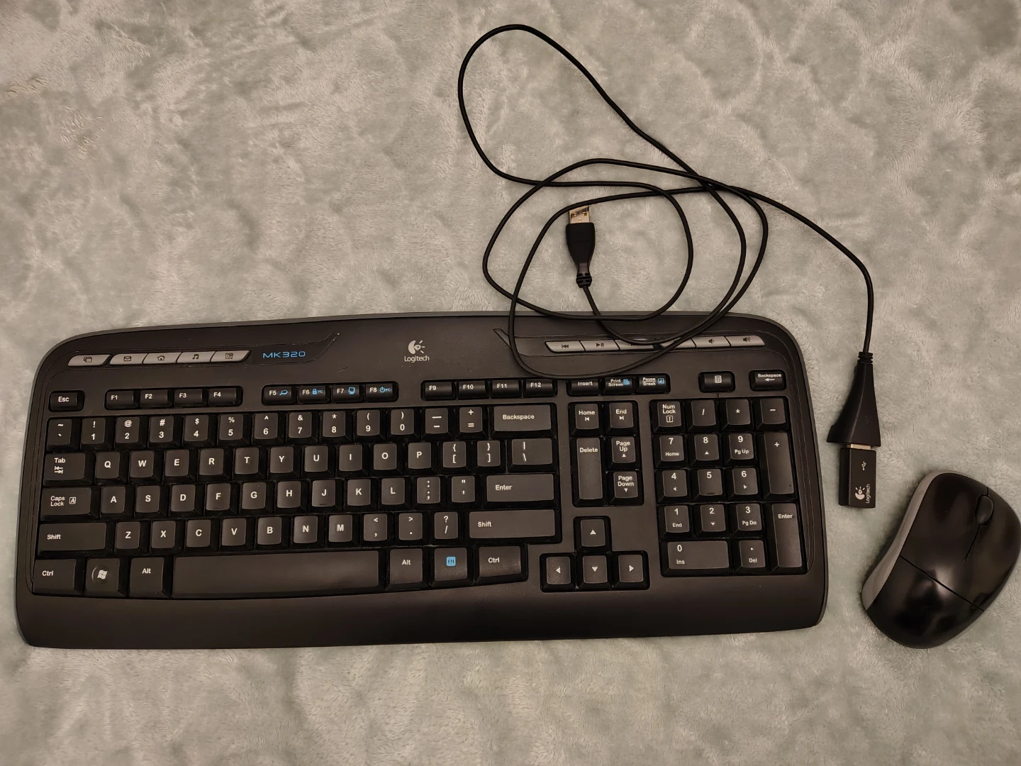 Logitech MK320 Wireless Keyboard and Mouse Combo