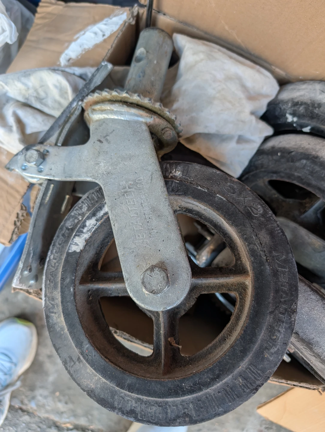 Metaltech Casters with Brakes (Set of 4)