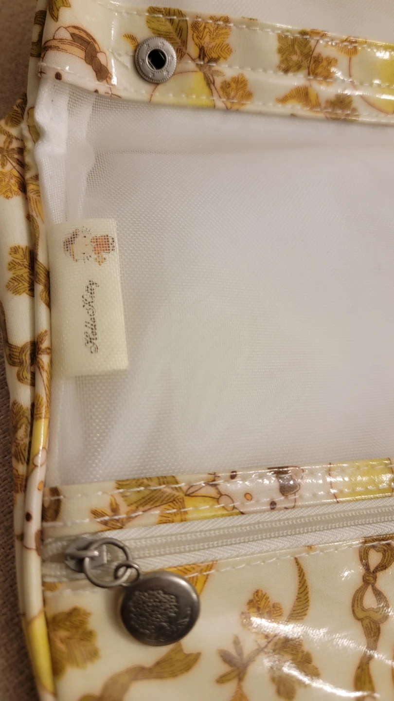 Crabtree & Evelyn x Hello Kitty toiletry bag - photo 3