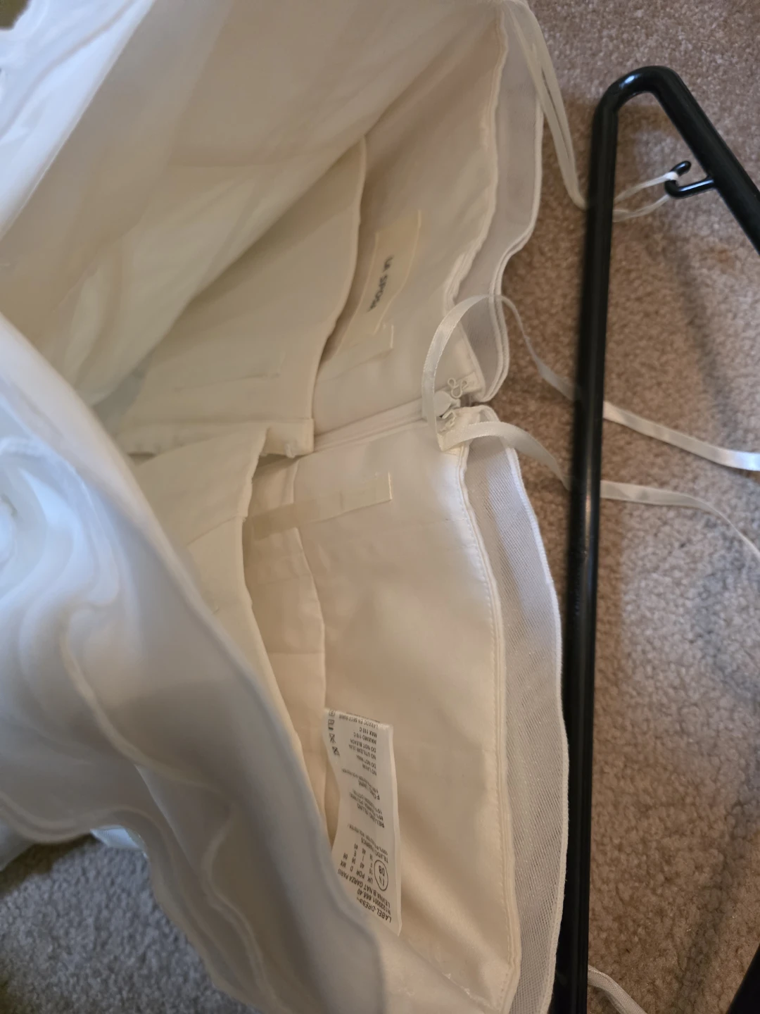 White Tiered Ruffle Wedding Dress Size 8 - photo 4