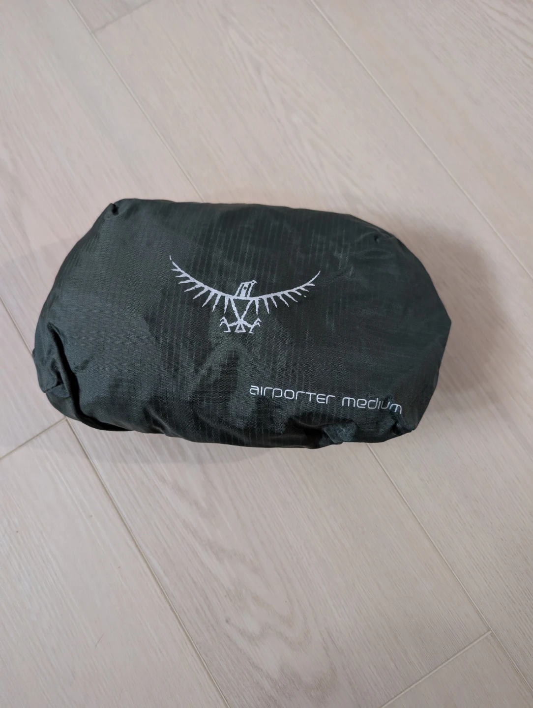 Osprey Airport protective cover, medium
