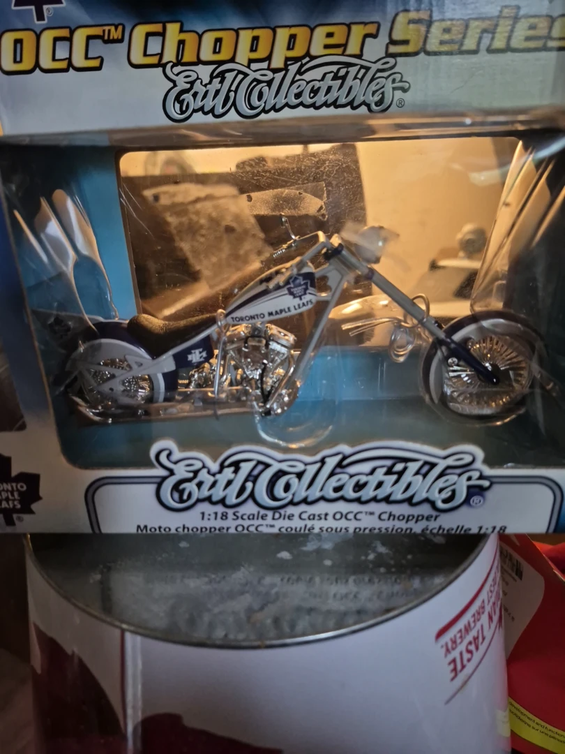 Ertl Collectible OCC Toronto Maple Leaf Die Cast Motorcycle 1:18