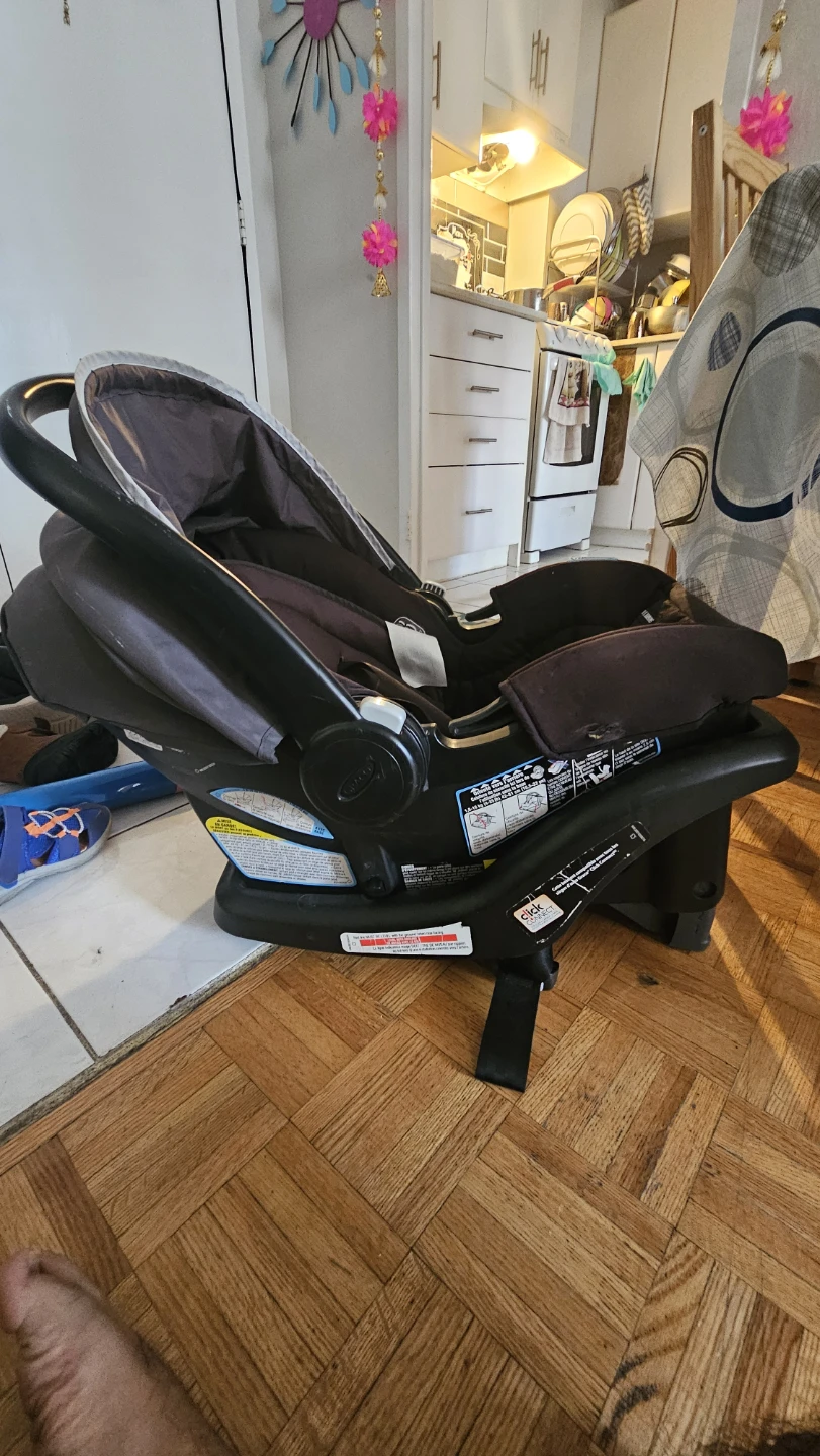 Graco SnugRide 35 Lite Infant Car Seat - photo 4