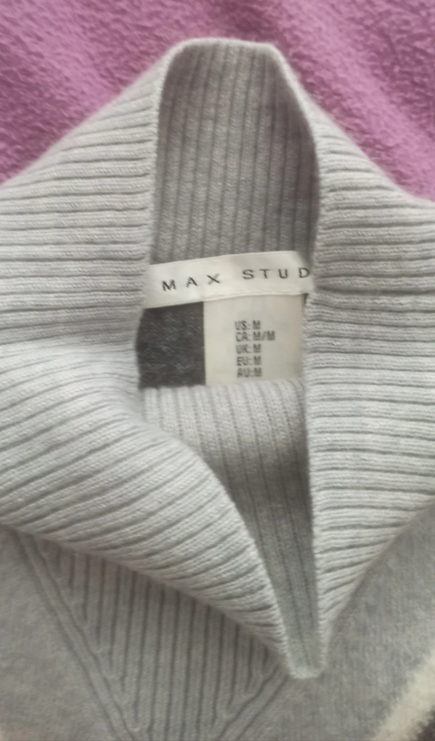 Max Studio Grey V-Neck Sweater - photo 2