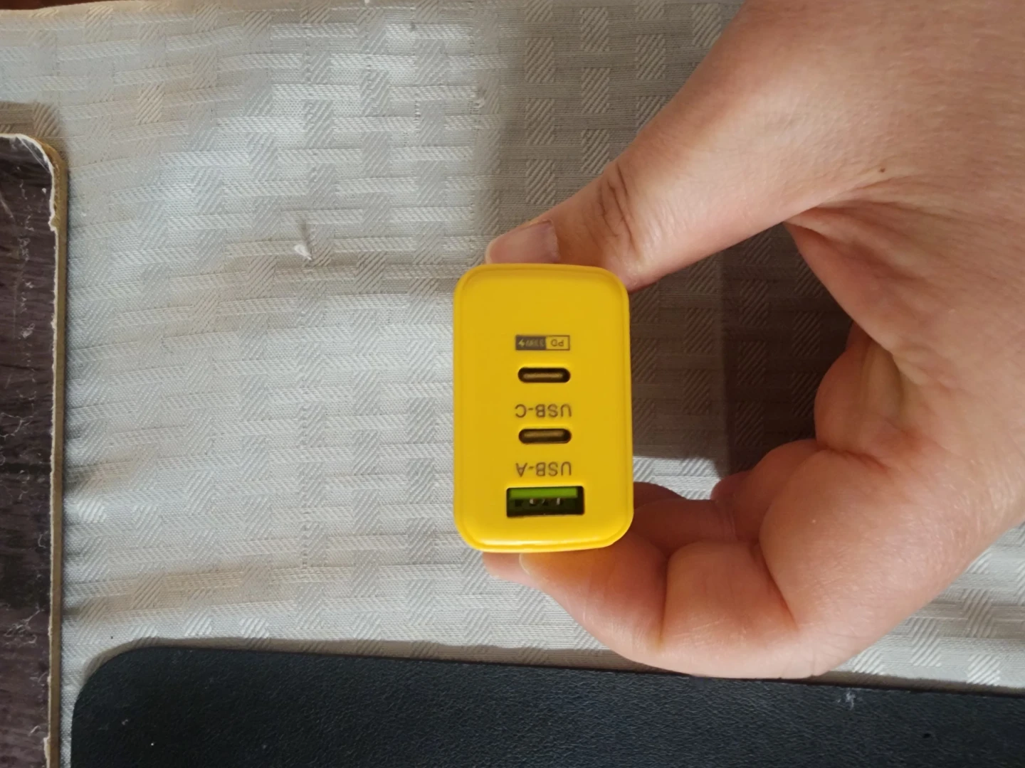 65W USB-C PD GaN Fast Charger - photo 2
