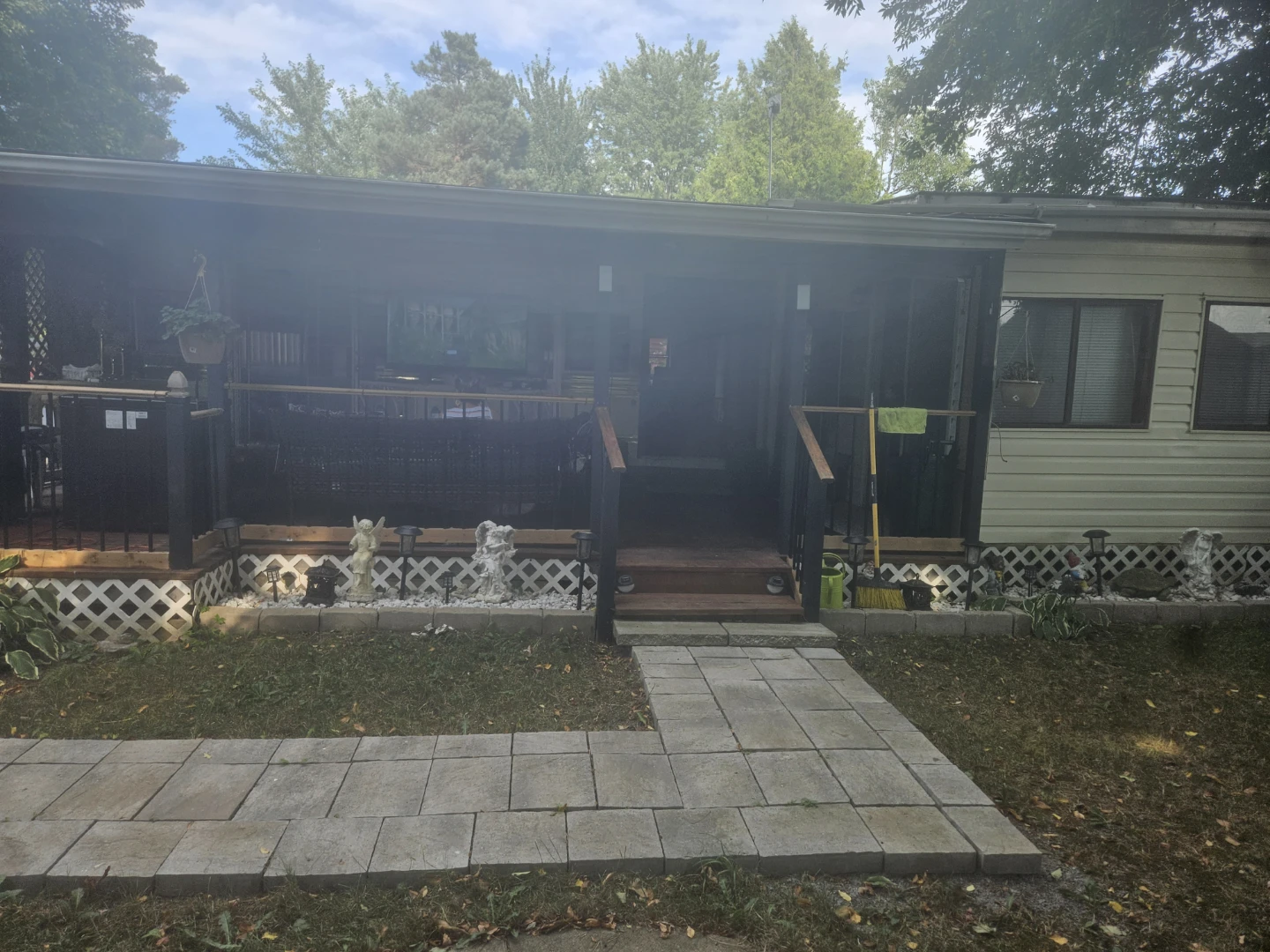 Trailer with add on room .2 bedrooms large lot - photo 2