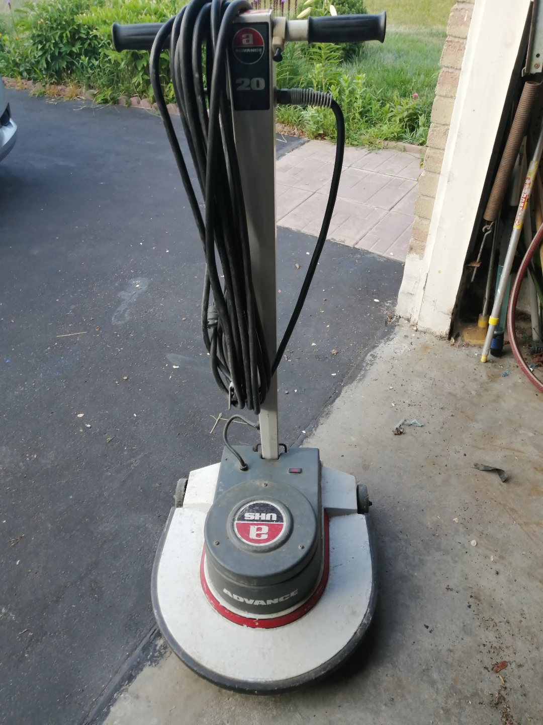 Advance 20 "UHS" Floor Buffer