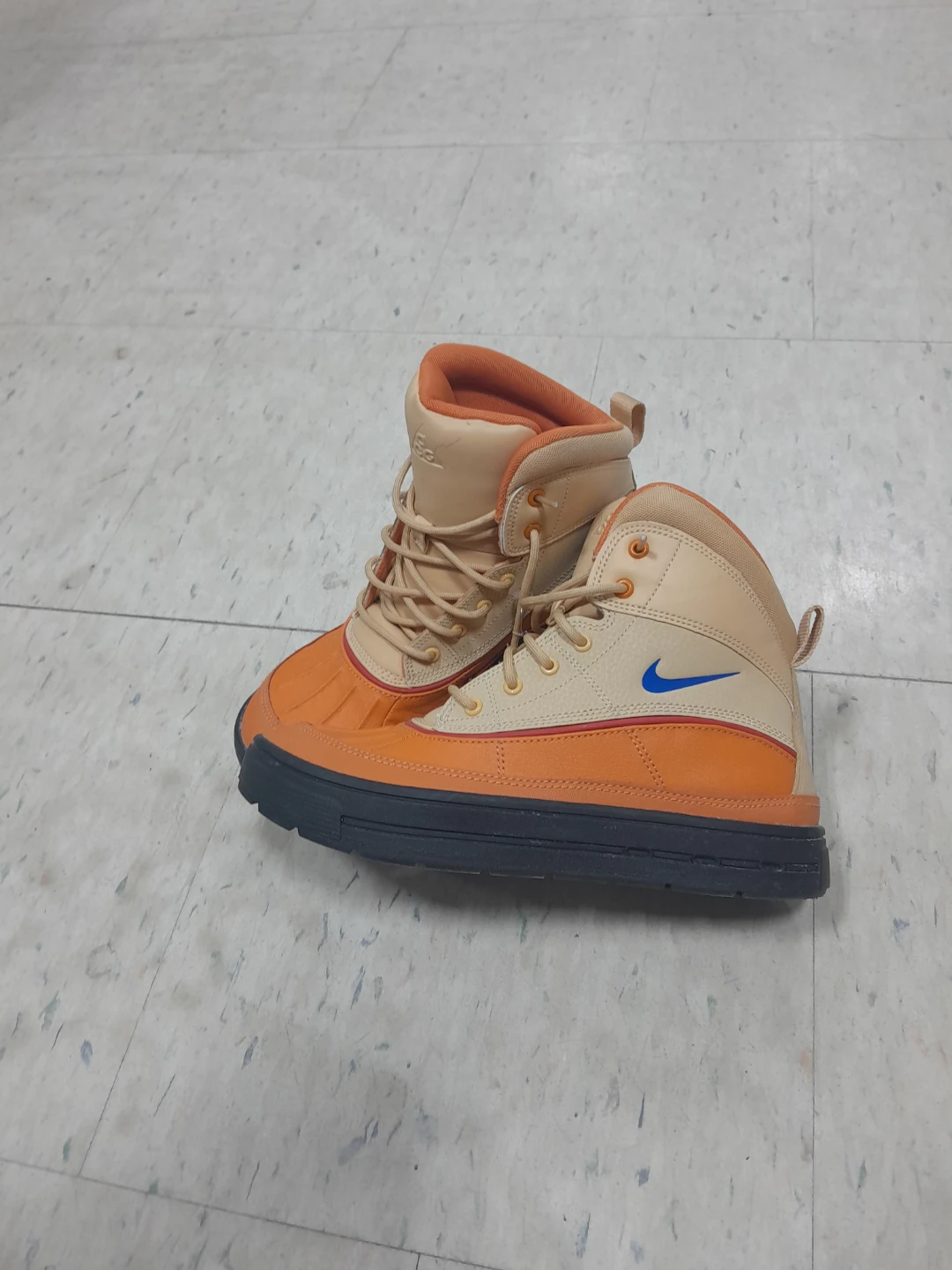 Nike Men's Duck Boots Original Used like new Size 6