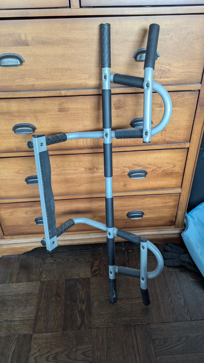 Doorframe chin-up bar