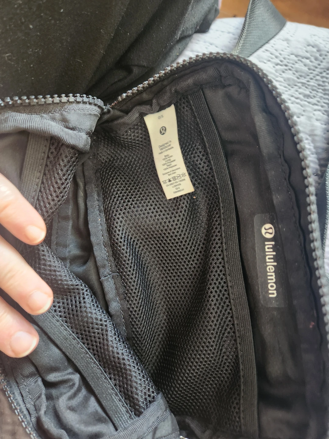 Lululemon Everywhere Belt Bag Black - photo 2