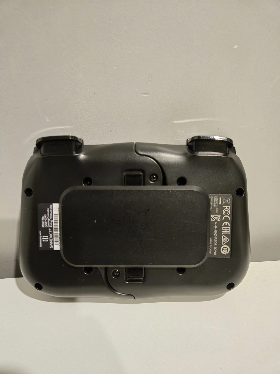 Razer Kishi V1 Mobile Gaming Controller RZ06-0290 - photo 2