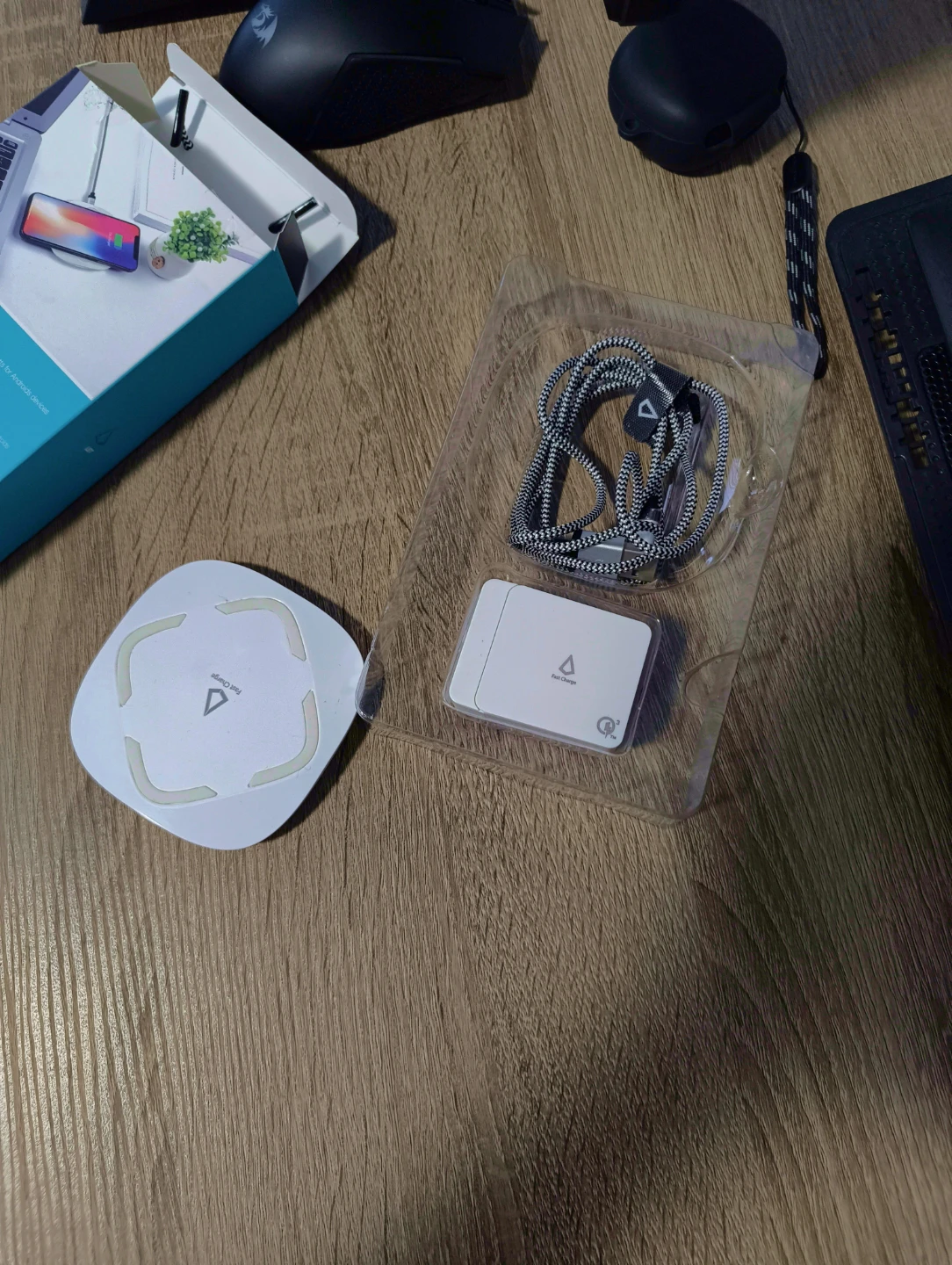 POWER STREAM 10W Fast Wireless Charger - photo 3