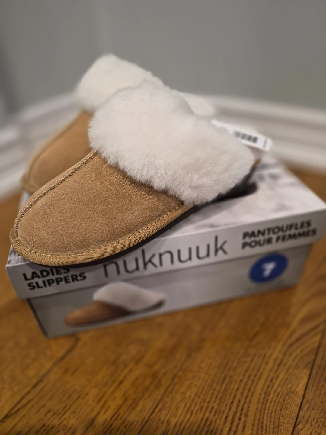 NEW, Nuknuuk Ladies Sheepskin Slippers - Tan