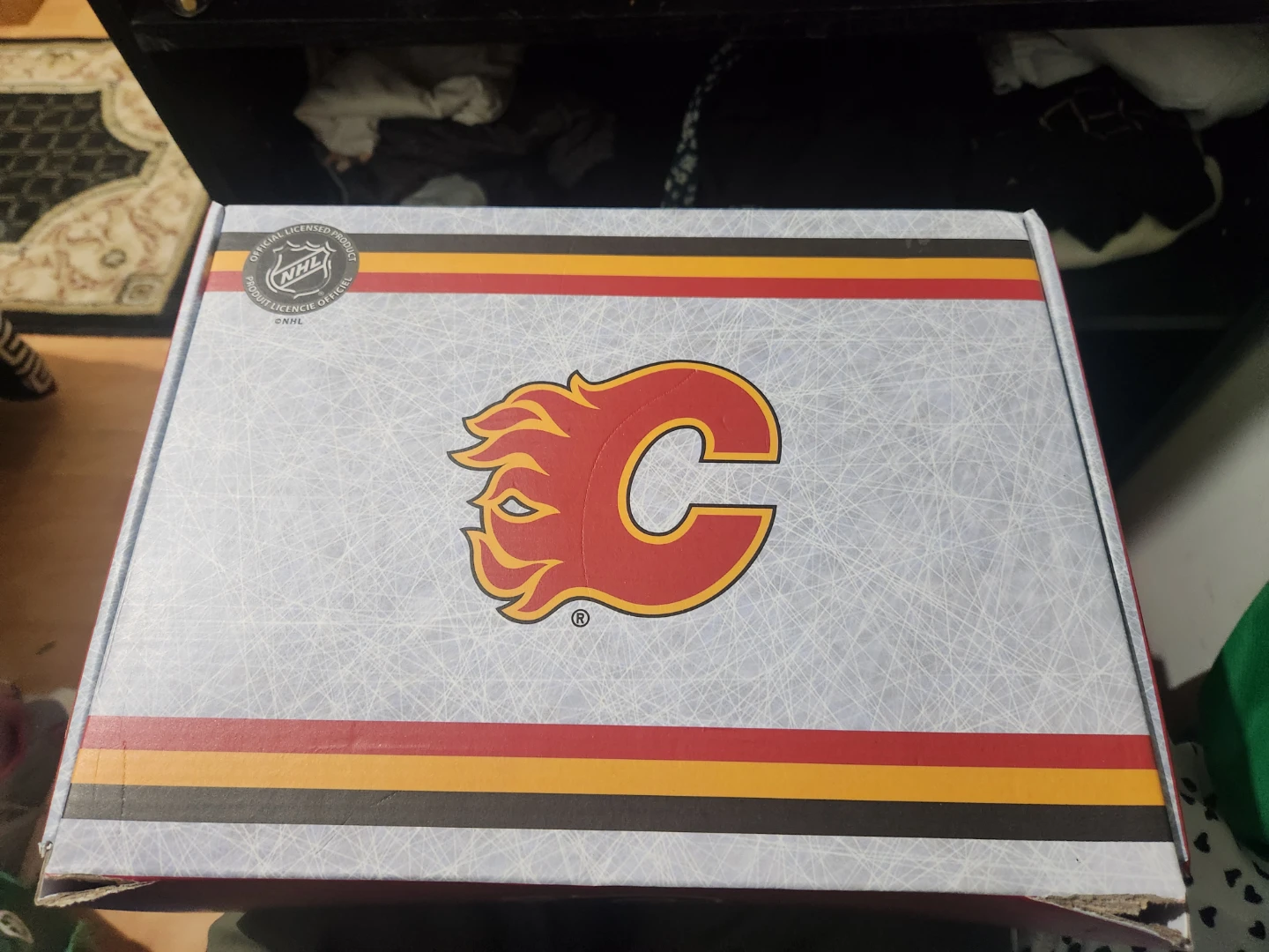 Calgary Flames Fan Box - Pint Glasses and Blanket - photo 2
