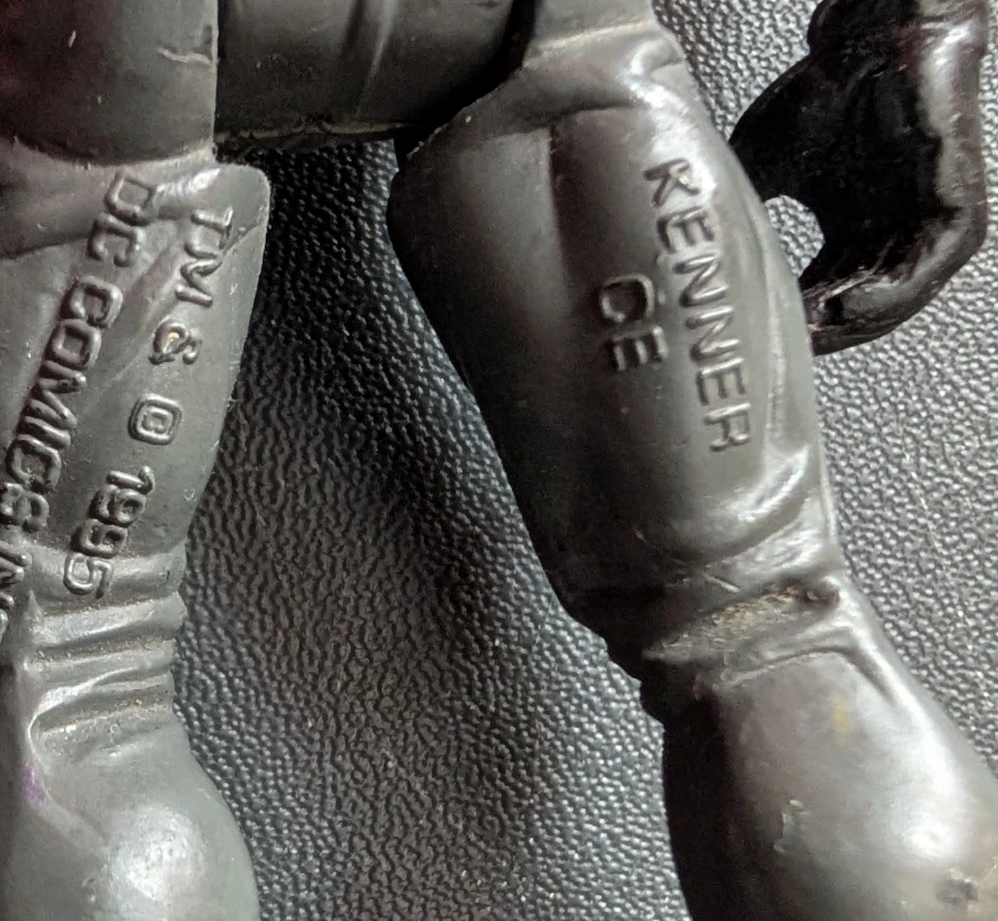 Kenner DC Comics 1995 Bruce Wayne Action Figure - photo 5