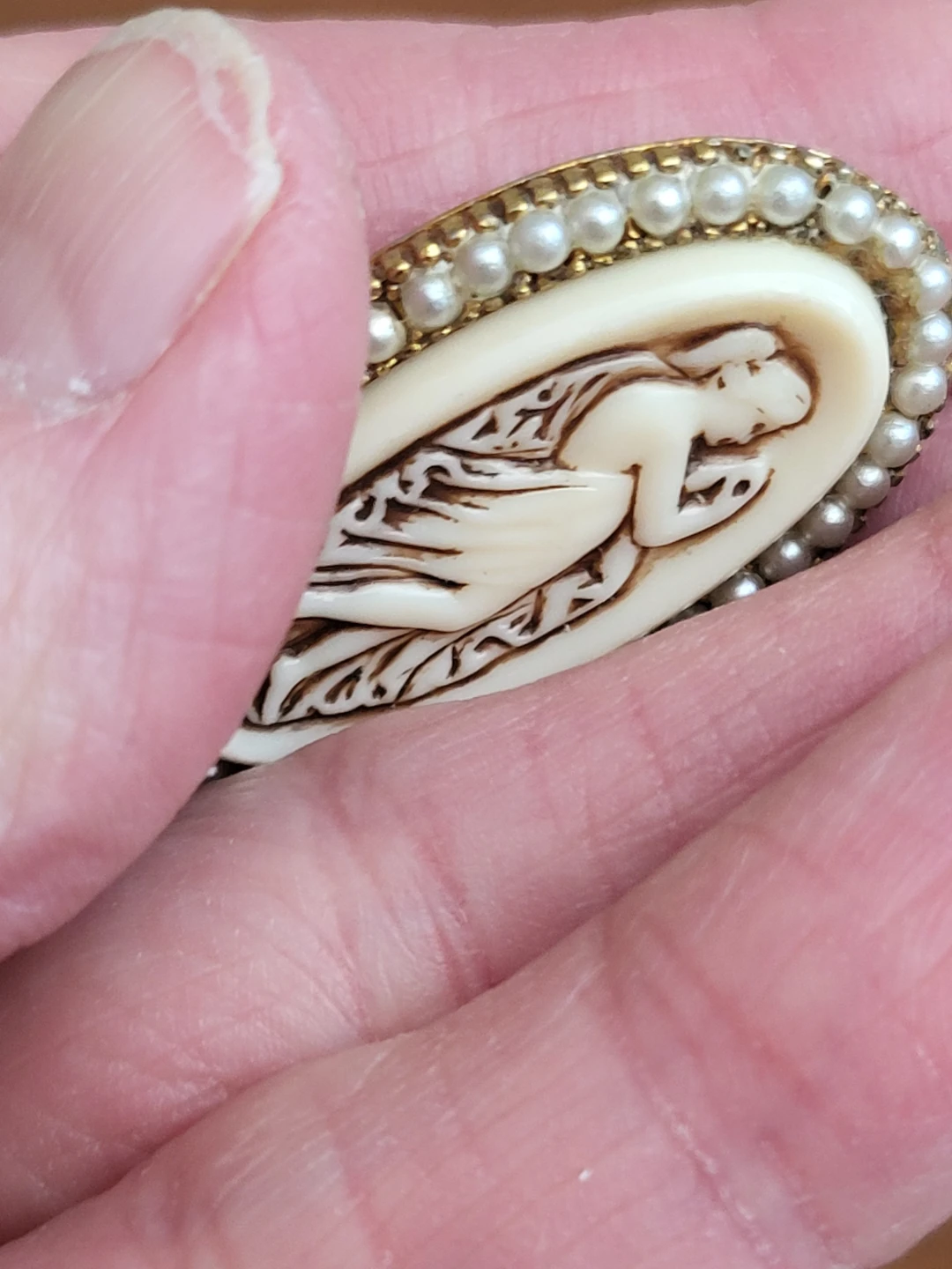 Vintage Cameo Brooch with Faux Pearls - photo 2