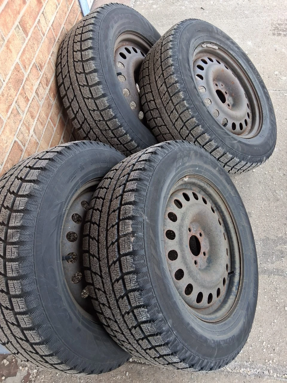 Set of 4 Winter Tires on Rims - photo 2