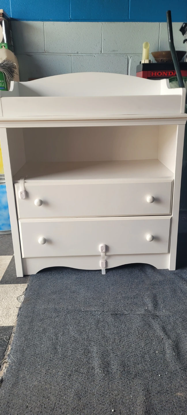 Baby change table with strap lock on drawers - photo 3