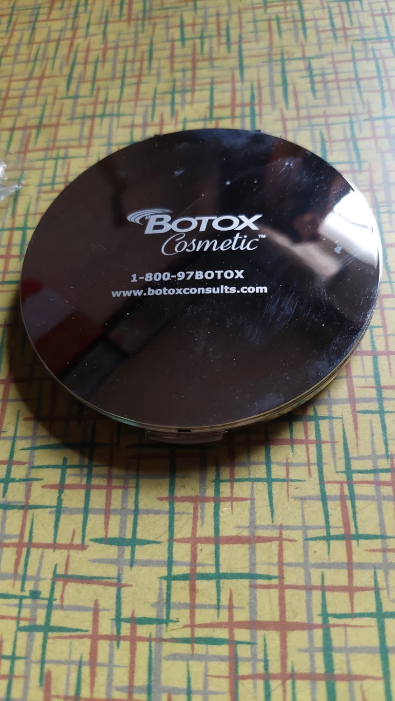 🥕 Botox Cosmetic Compact Mirror