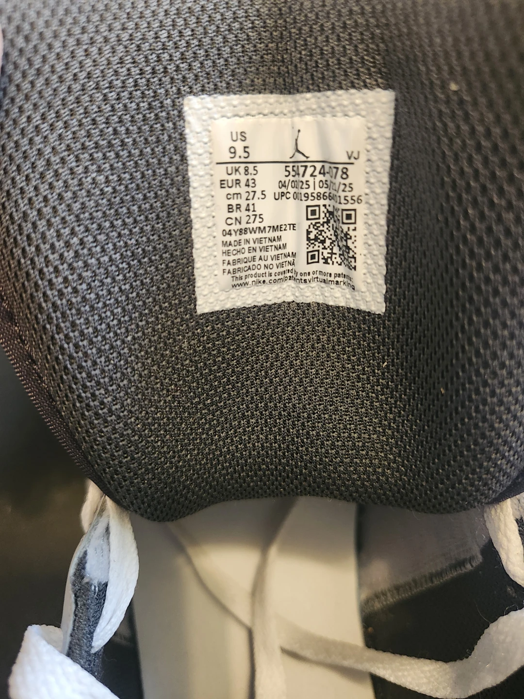 Air Jordan 1 Mid SE 'Light Smoke Grey' Sneakers - US 9.5$100 - photo 5