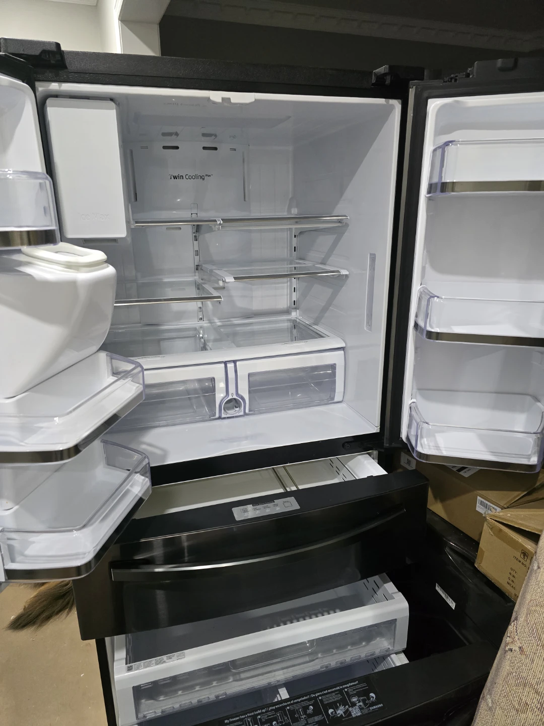 Samsung 33" 4-Door French Door Refrigerator - photo 3