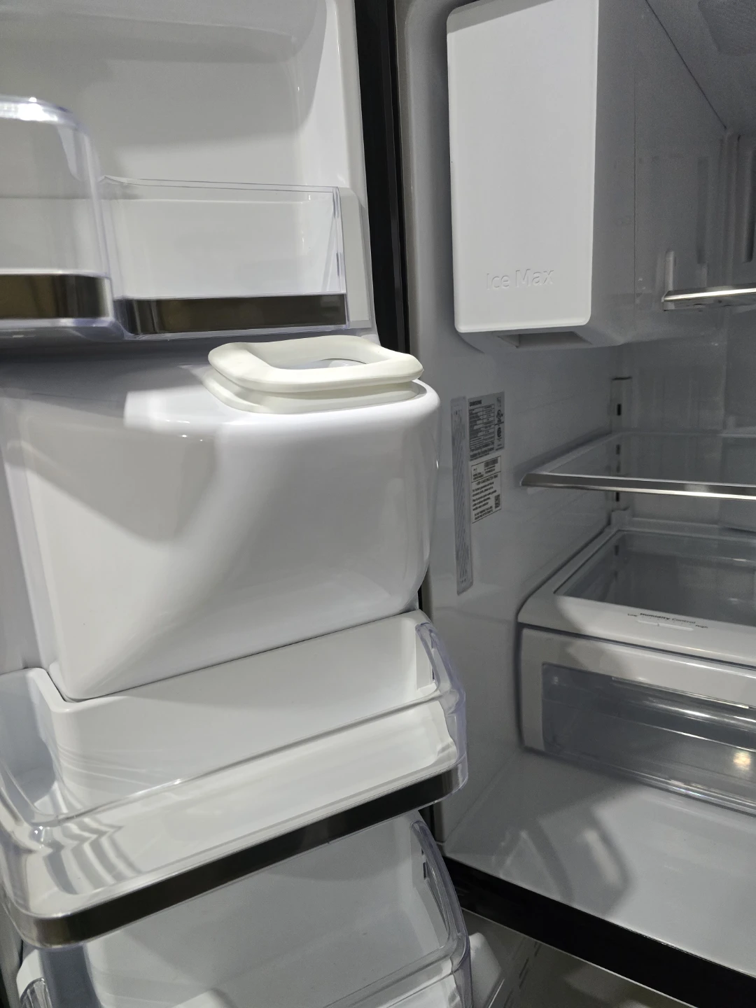 Samsung 33" 4-Door French Door Refrigerator - photo 4