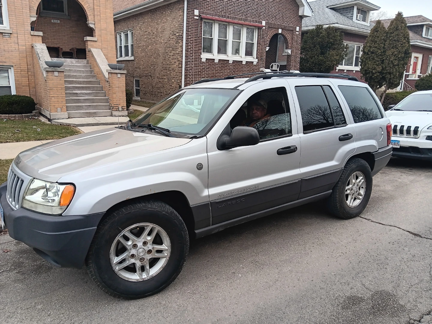 Silver Jeep Grand Cherokee Laredo - photo 2