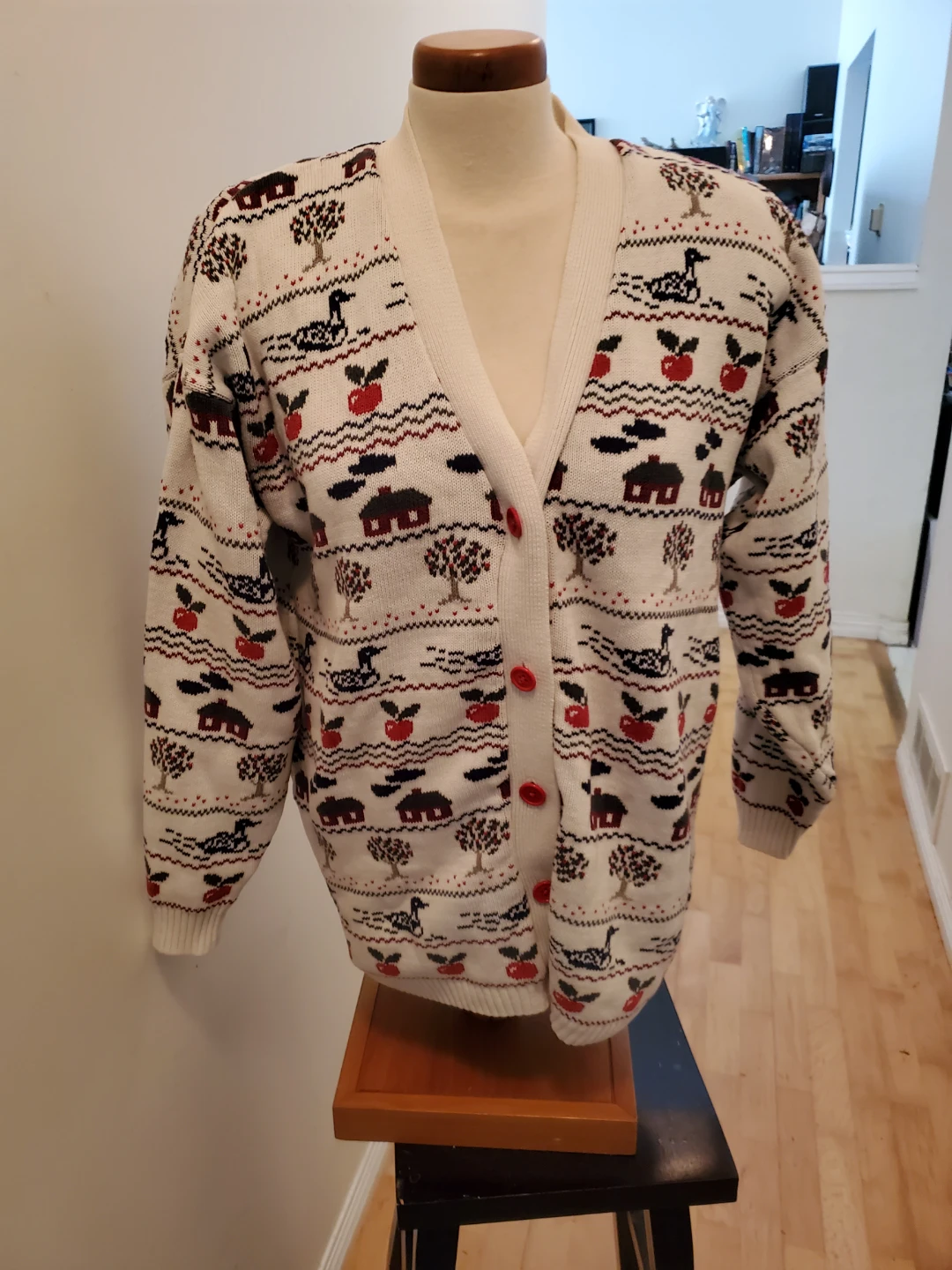White Cardigan with Farmhouse Scene Pattern - photo 2